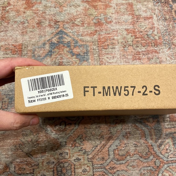 NWT new in box set of 2 5x7 Frametory White Picture Frames - Picture 2 of 2